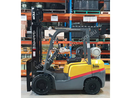 TCM 2500kg LPG Forklift with 4500mm Two Stage Mast