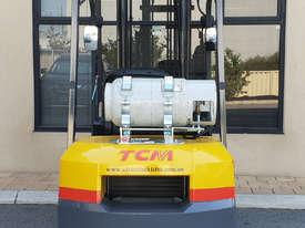 TCM 2500kg LPG Forklift with 4500mm Two Stage Mast - picture1' - Click to enlarge