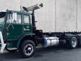 International Acco 2250D Hooklift/Bi Fold Truck - picture0' - Click to enlarge