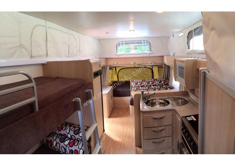 Buy Used 2011 jayco 2011 Jayco Expanda caravan Outback 17 562 with Double Bunks Shower Toilet