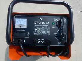 YOULI DFC-900A 12/24 Volt Battery Charger - picture1' - Click to enlarge