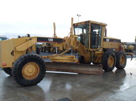 Caterpillar 12H-II Grader 12? Blade for Hire - picture1' - Click to enlarge