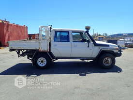 2015 TOYOTA LANDCRUISER VDJ79R 4X4 DUAL CAB TRAYBACK UTE - picture0' - Click to enlarge