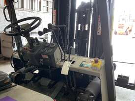 6t Nissan Diesel Forklift - picture1' - Click to enlarge