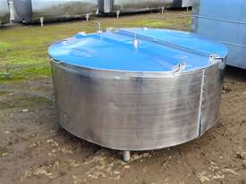 900lt STAINLESS STEEL TANK, MILK VAT - picture0' - Click to enlarge