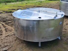 900lt STAINLESS STEEL TANK, MILK VAT - picture1' - Click to enlarge