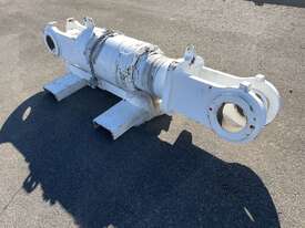 Unit Rig MT4400 - Front Suspension Cylinder - picture0' - Click to enlarge
