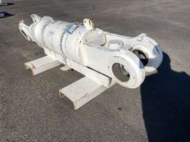 Unit Rig MT4400 - Front Suspension Cylinder - picture2' - Click to enlarge