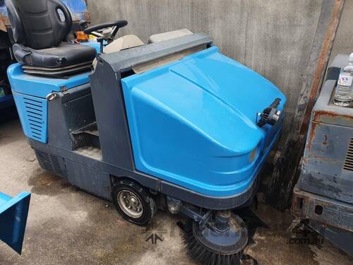 Ride on LPG sweeper