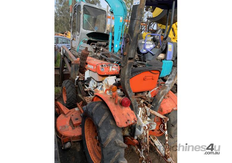 Used Kubota B7100 HST Tractor FEL Buckets in , Listed on Machines4u