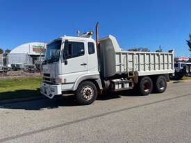 Truck Tipper Mitsubishi FU 6x4 2005 42500GCM SN1174 KR6092 - picture0' - Click to enlarge