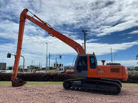 Hitachi ZX200 Tracked-Excav Excavator - picture0' - Click to enlarge