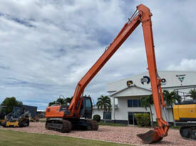 Hitachi ZX200 Tracked-Excav Excavator - picture0' - Click to enlarge