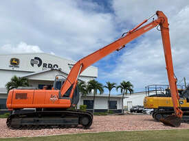 Hitachi ZX200 Tracked-Excav Excavator - picture1' - Click to enlarge