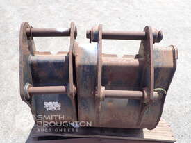 1 X CATERPILLAR EXCAVATOR GP BUCKET & 1 X CATERPILLAR EXCAVATOR TRENCHING BUCKET - picture2' - Click to enlarge