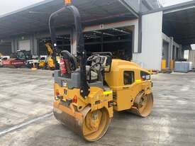 2017 CATERPILLAR CB2.7 TWIN DRUM ROLLER U4333 - picture1' - Click to enlarge