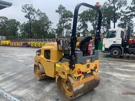 2017 CATERPILLAR CB2.7 TWIN DRUM ROLLER U4333 - picture2' - Click to enlarge