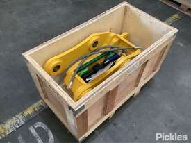 Komatsu Hydraulic Quick Hitch - picture0' - Click to enlarge