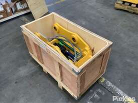 Komatsu Hydraulic Quick Hitch - picture1' - Click to enlarge