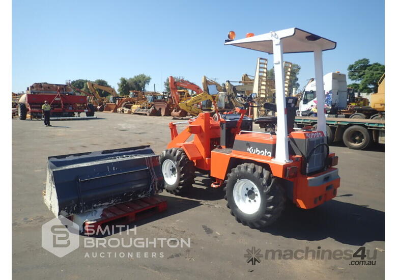 caption KUBOTA R410 WHEEL LOADER