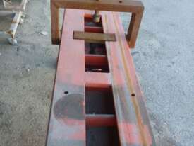 CYLINDER HEAD STRAIGHTENING BENCH - picture2' - Click to enlarge