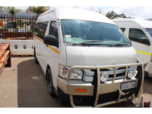 2014 TOYOTA HIACE COMMUTER