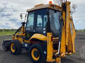 JCB 2CX 4WS - picture1' - Click to enlarge