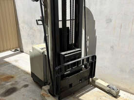 CROWN WALKIE REACH STACKER - picture0' - Click to enlarge