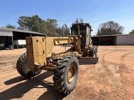 1987 KOMATSU GD525A-1 MOTOR GRADER - picture2' - Click to enlarge