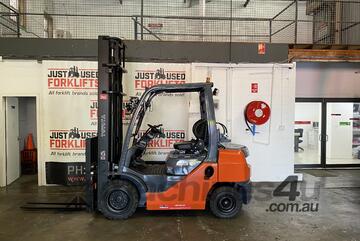 TOYOTA 8FG25 DELUXE 68695 2018 MODEL 2.5 TON 2500 KG CAPACITY LPG GAS FORKLIFT 4500 MM 2 STAGE