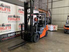  TOYOTA 8FG25 DELUXE 68695 2018 MODEL 2.5 TON 2500 KG CAPACITY LPG GAS FORKLIFT 4500 MM 2 STAGE  - picture1' - Click to enlarge