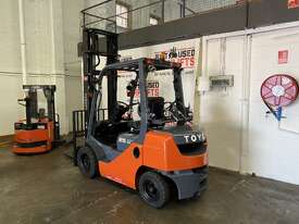 TOYOTA 8FG25 DELUXE 68695 2018 MODEL 2.5 TON 2500 KG CAPACITY LPG GAS FORKLIFT 4500 MM 2 STAGE  - picture2' - Click to enlarge