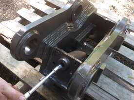 5-10 ton (60mm pin) Mechanical Quick Hitch Coupler suit Volvo ECR 88 Excavator - picture0' - Click to enlarge