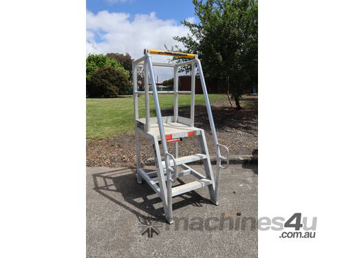 Aluminium Access Platform Ladder - No Bolt NBLP3 - 0.9m 