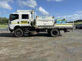 2016 ISUZU FTS800 SERVICE TRUCK - picture2' - Click to enlarge