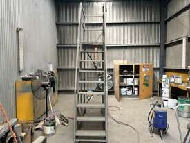 1 x Mobile Gantry - picture0' - Click to enlarge