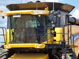 NEW HOLLAND CR9090 ,45ft 83c Front  - picture1' - Click to enlarge