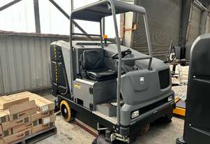 LIFTEK - KARCHER B300R Ride On Sweeper Scrubber COMBO LOW HOURS