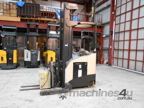 FORKPAC  - CROWN 5200 RIDE ON REACH TRUCK - Hire