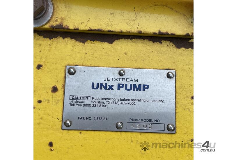 caption JETSTREAM UNx 42QQ High Pressure Size 12 Plunger Pump water blaster 15000 PSI 212 L/min