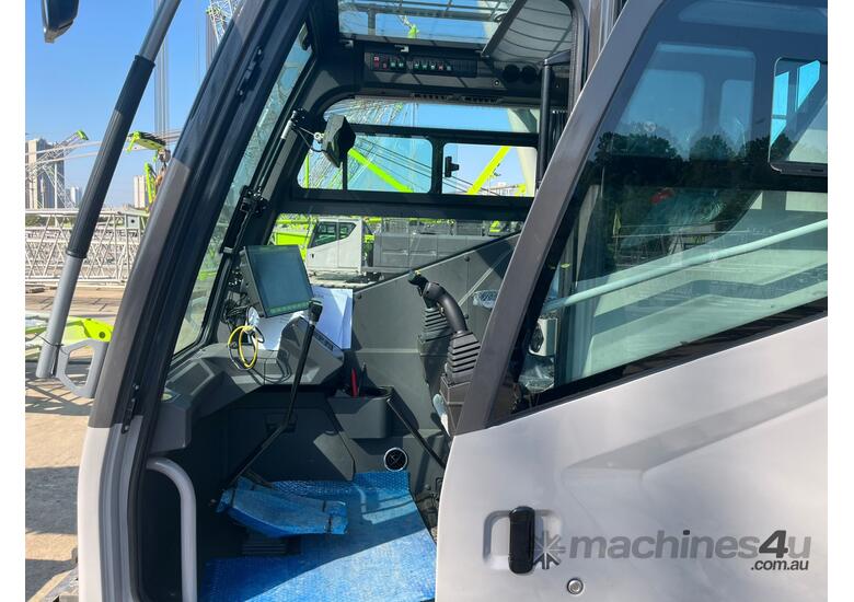 caption Zoomlion 150T Crawler Crane ZCC1500 - Exceptional Productivity, Versatile Capabilities