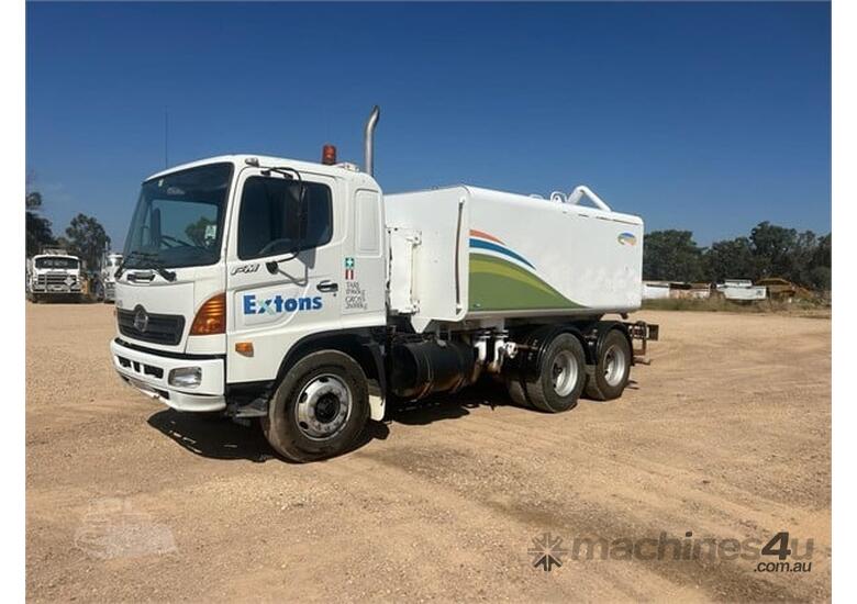caption 2003 Hino FM1J Water Truck – Used, Manual, Rear Sprays & Dribble Bar!