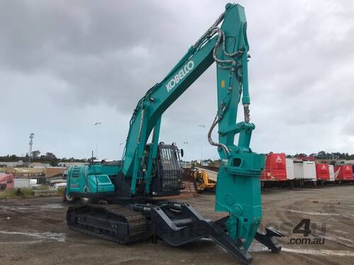 Kobelco sk210d-10 Excavator (Rubber Padded)