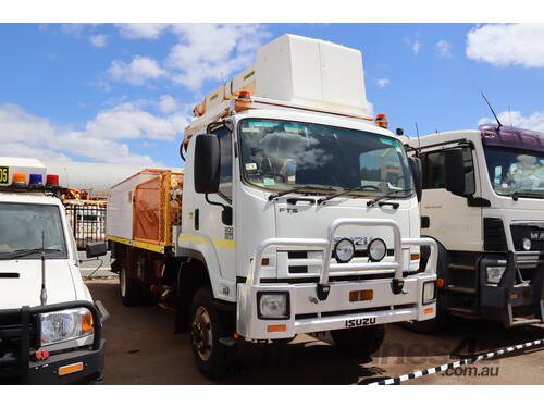 2013 ISUZU FH FTS EWP TRUCK