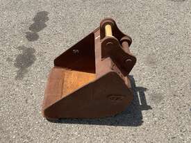 1x 5T 600mm Flat Edge Excavator Bucket GP - picture0' - Click to enlarge