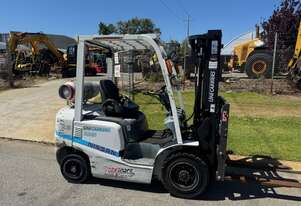 Forklift Nissan FG25 Gas 2.5 Tonne 2720hrs 2017 Container Mast Side Shift Fork Position