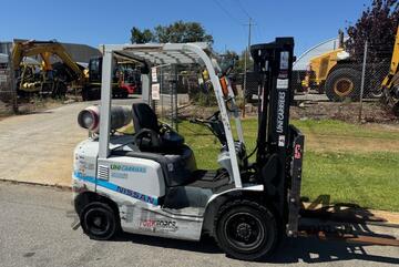 Forklift Nissan FG25 Gas 2.5 Tonne 2720hrs 2017 Container Mast Side Shift Fork Position Forklift Nissan FG25 Gas 2.5 Tonne 2720hrs 2017 Container Mast Side Shift Fork Position