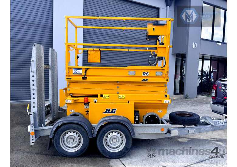 caption JLG 19ft Scissor Lift and Trailer