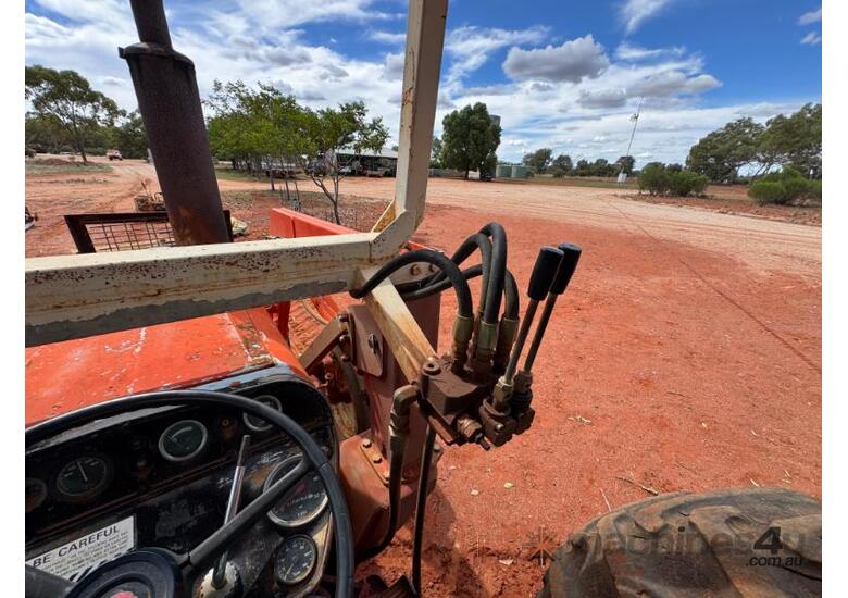 caption International 454 Tractor