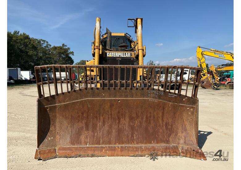 caption 2005 Caterpillar D7R Dozer